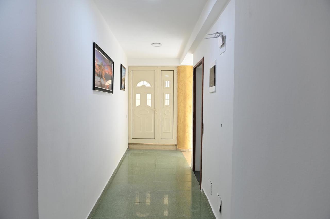 Vila Oxinn Kryemedhej Екстер'єр фото